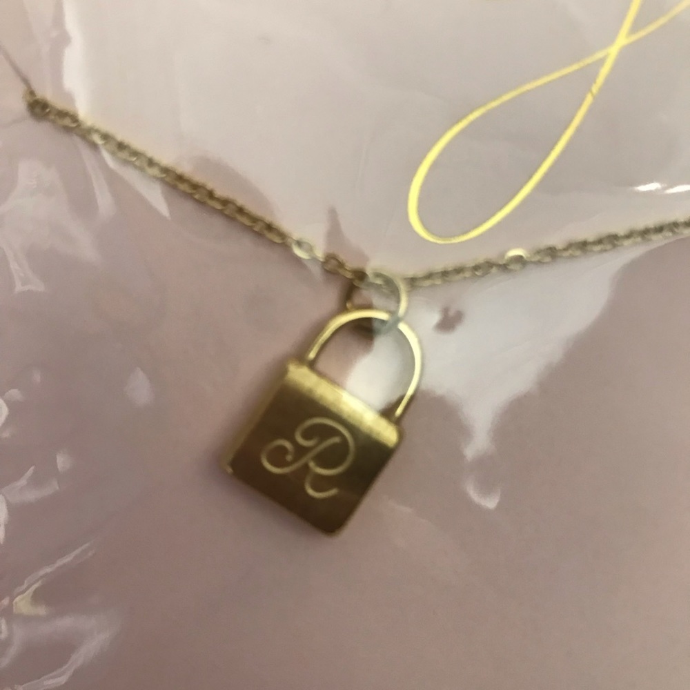 Scripted notes Initial Lock Necklace - Picture 4 of 7